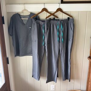 Women’s Figs Scrubs in Graphite—1 Top, 2 Pants, Like New, Size XXL